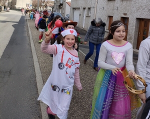 Grazac : les enfants défilent pour Carnaval