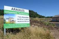 Le lotissement se situe à la sortie du bourg d&#039;Araules.