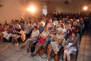 Monistrol-sur-Loire : les chanteurs de Cyrillique remplissent le Château des évêques