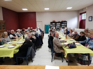 Sainte-Sigolène : une quarantaine de convives réunis avec la classe 69