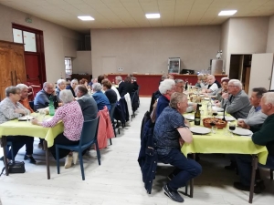 Sainte-Sigolène : une quarantaine de convives réunis avec la classe 69