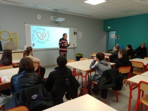 Sainte-Sigolène : la solidarité à l&#039;honneur au collège avant les vacances de Noël