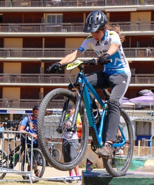 Trial Club des Crampons : Lily Rose Mathevon, enduriste, et Ange Balestra, descendeur, en évidence