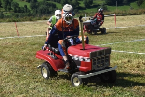 Course sur prairie de Saint-Maurice-de-Lignon : les tracteurs-tondeuses