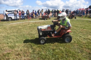 Course sur prairie de Saint-Maurice-de-Lignon : les tracteurs-tondeuses