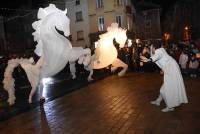 Yssingeaux : trois chevaux majesteux pour un spectacle apprécié en centre-ville