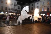 Yssingeaux : trois chevaux majesteux pour un spectacle apprécié en centre-ville