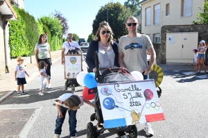 Sainte-Sigolène : un défilé ensoleillé pour les classes en 4 (vidéo)