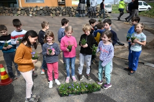 Queyrières : des travaux d&#039;embellissement autour de l&#039;école