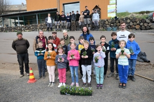 Queyrières : des travaux d&#039;embellissement autour de l&#039;école