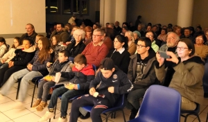 Saint-Julien-du-Pinet : un public conquis par Lo Radzouka