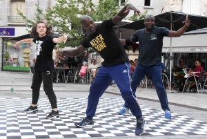 Yssingeaux : après la danse interactive, le hip-hop occupe la place Carnot