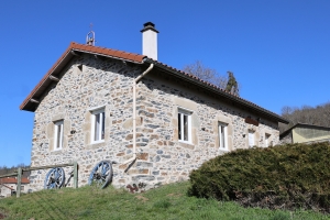 Une représentation de théâtre à la maison d’assemblée de la Bastide à Retournac en septembre