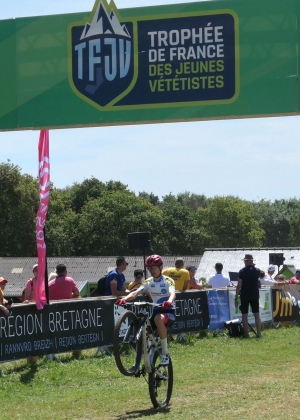 Noa Tessier sacré champion du Trophée de France des jeunes vététistes