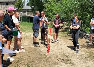 Araules : un chantier mené par dix jeunes à &quot;Recharinges&quot;