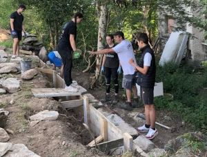 Araules : un chantier mené par dix jeunes à &quot;Recharinges&quot;