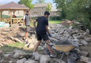 Araules : un chantier mené par dix jeunes à &quot;Recharinges&quot;