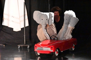 Montfaucon-en-Velay : &quot;Elefantino&quot; ou la vie de Babar en musique, danse et marionnettes