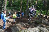 Saint-Maurice-de-Lignon : les rochers, terrains de jeu du VTT trial (vidéo)