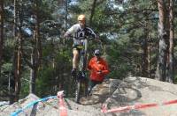 Saint-Maurice-de-Lignon : les rochers, terrains de jeu du VTT trial (vidéo)