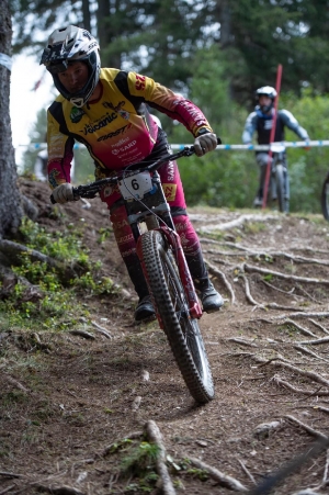 Cyclisme : les frères Maigret du Vélo Club du Velay ensemble sur le podium en VTT DH