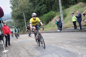 Cyclisme : les frères Maigret du Vélo Club du Velay ensemble sur le podium en VTT DH