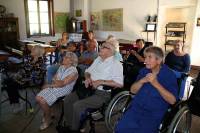 Une visite au Musée de la faulx pour les résidents de la maison de retraite de Monistrol