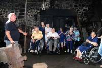 Une visite au Musée de la faulx pour les résidents de la maison de retraite de Monistrol