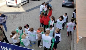 Dunières : les écoliers ramassent les déchets dans le bourg