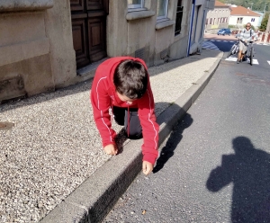 Dunières : les écoliers ramassent les déchets dans le bourg