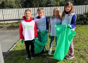 Dunières : les écoliers ramassent les déchets dans le bourg