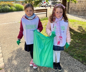 Dunières : les écoliers ramassent les déchets dans le bourg