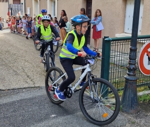 Monistrol-sur-Loire : les CM2 de Lucie-Aubrac à vélo pour les JO