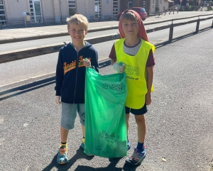 Dunières : les enfants ramassent les déchets autour de l&#039;école privée