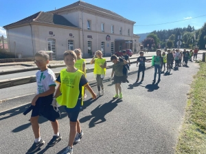 Dunières : les enfants ramassent les déchets autour de l&#039;école privée