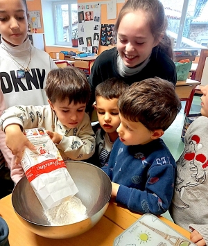 Grazac : les écoliers fêtent la Chandeleur