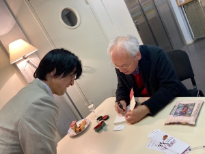 Yssingeaux : l’auteur japonais Akira Mizubayashi fait le plein à la Grenette