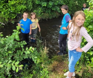 Yssingeaux : les écoliers de Jean-de-la-Fontaine analysent la qualité de l&#039;eau de la Siaulme