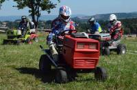 Des courses de tracteurs-tondeuses ont animé la journée.