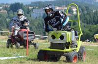 Des courses de tracteurs-tondeuses ont animé la journée.