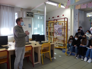 Monistrol-sur-Loire : un échange entre les collégiens du &quot;Château&quot; et le libraire indépendant