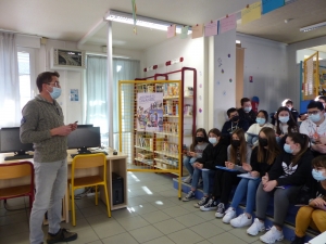 Monistrol-sur-Loire : un échange entre les collégiens du &quot;Château&quot; et le libraire indépendant