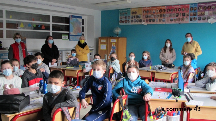 Dunières: schoolchildren informed about the course of blood