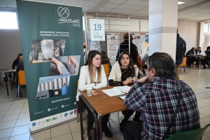 Sainte-Sigolène : 150 demandeurs d&#039;emploi, 50 offres et 21 entreprises de la plasturgie