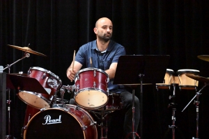 Saint-Maurice-de-Lignon : les percussionnistes sur la scène de la salle Latour-Maubourg