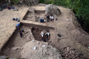 Monistrol-sur-Loire : de nouvelles fouilles archéologiques et de nouvelles découvertes au Château-Vieux (vidéo)