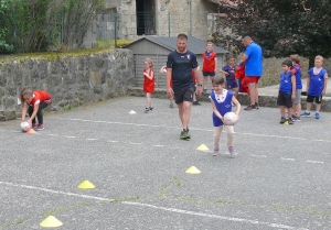 Des écoliers de Grazac découvrent le rugby