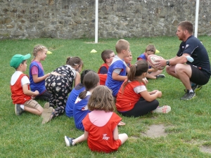 Des écoliers de Grazac découvrent le rugby