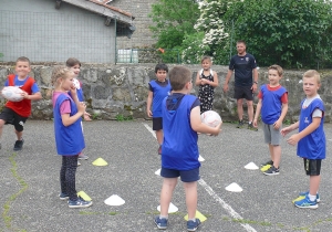 Des écoliers de Grazac découvrent le rugby