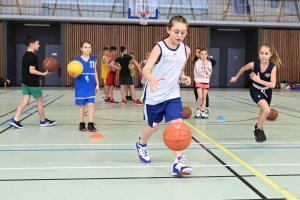 Retournac : 54 jeunes basketteurs de Haute-Loire en stage au gymnase